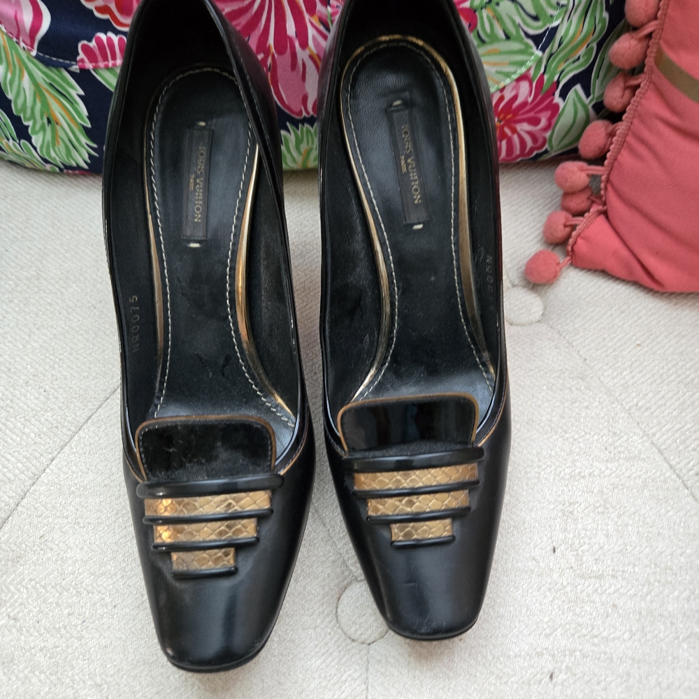 Elegant Black and Gold Women's Shoes